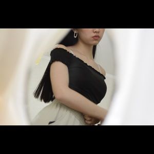 HOLLISTER BLACK OFF THE SHOULDER